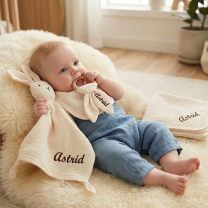 Personligt 4-delars Nyfödd Presentset – Muslin, Bitleksak och Haklapp (100% Bomull)